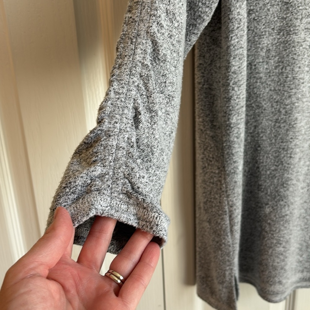 Habitat Long Sleeve V-neck Knit Top. Marbled Grey. Size Large - Picture 2 of 7